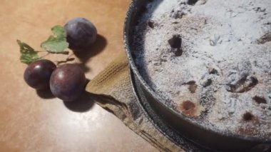 Erik pasta mutfakta masada. Ev yapımı geleneksel gıda