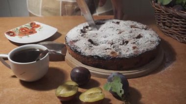 Erik pasta mutfakta masada. Ev yapımı geleneksel gıda