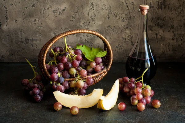 Uve Nel Cesto Vino Sfondo Vintage — Foto Stock