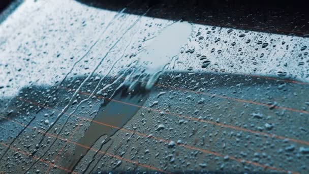 Close Lento Movimento Fortes Gotas Chuva Salpicando Para Carro Dia — Vídeo de Stock