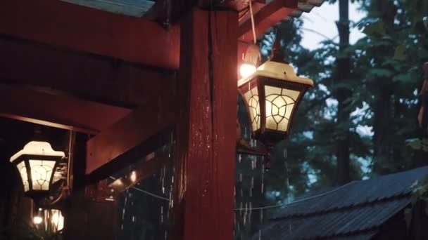 Straat Vintage Lamp Regen — Stockvideo