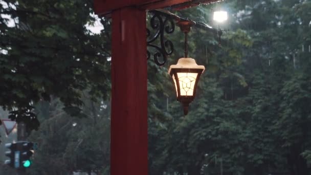 Straat Vintage Lamp Regen — Stockvideo