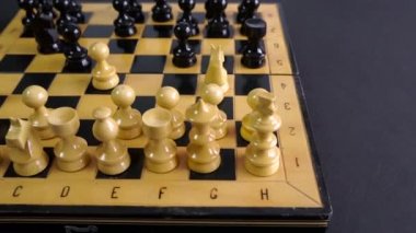 Ahşap Satranç taşları gemide