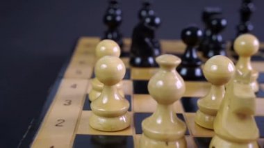 Ahşap Satranç taşları gemide