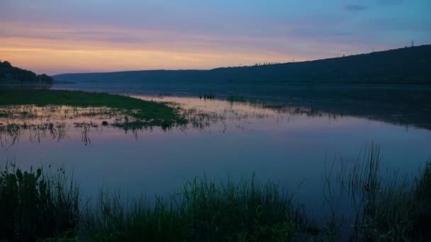 SUNSET IN DE RIVER — Stockvideo