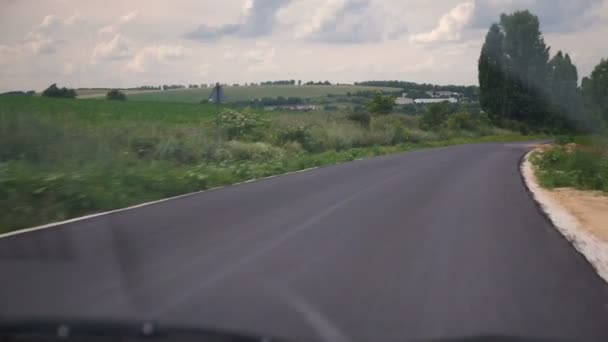 Tiro Carro Enquanto Viaja Por Uma Estrada País Outros Veículos — Vídeo de Stock