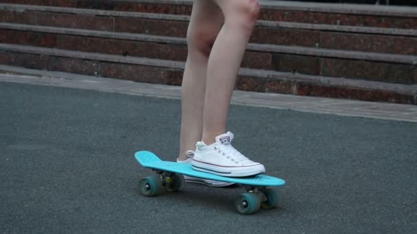 Skateboarding Freizeit Extremsport Und People Konzept Teenager Mädchenbeine Auf Kurzen — Stockvideo