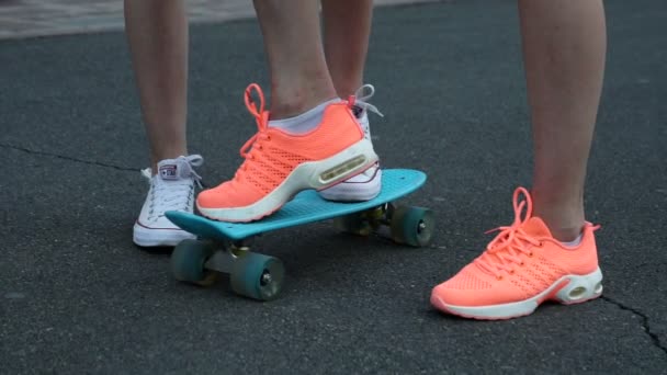 Skateboarding Volný Čas Extrémní Sport Lidé Koncepce Dospívající Dívka Nohy — Stock video