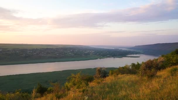 Sonnenuntergang Fluss Mit Reflex Idiotische Sommerlandschaft — Stockvideo