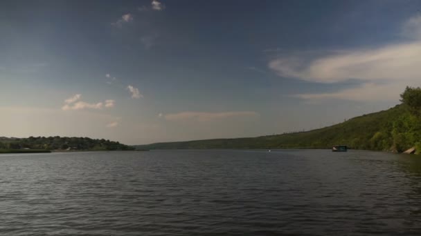 Puesta Sol Río Con Reflejo Paisaje Veraniego Idiota — Vídeos de Stock