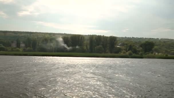 Zonsondergang Rivier Met Reflex Idilic Zomer Landschap — Stockvideo