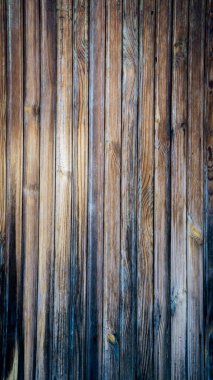 Koyu renk ahşap. Arka plan koyu eski ahşap paneller.