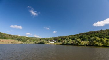 Lake Thiganesty Manastırı, Moldova ile manzara.