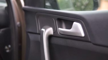 Yakın çekim çekim arabada Kapı kilitleme düğmesi