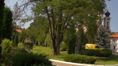 Göl ve bir görünümünü Kurki Manastırı. Moldova. Temmuz 2018. Eski Orhei ve Kurki Manastırı