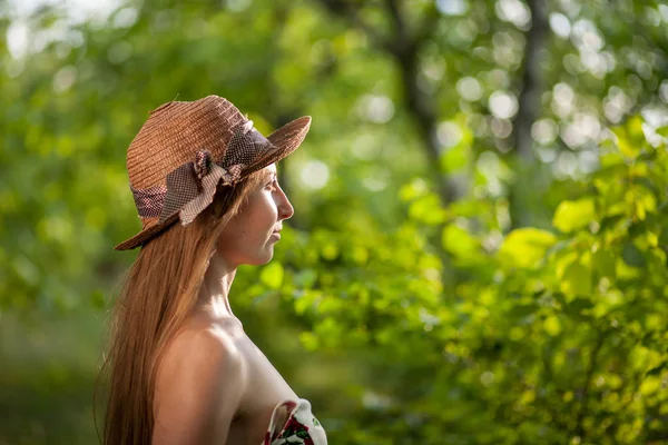 Portret van een mooie elegante vrouw — Stockfoto