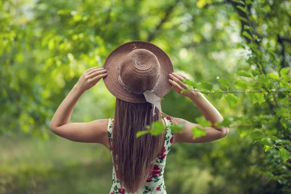 Porträtt av en vacker elegant kvinna — Stockfoto