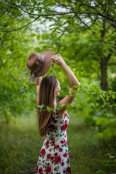 Porträtt av en vacker elegant kvinna — Stockfoto