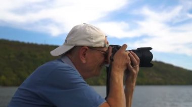 Fotoğrafçı ve seyahat fotoğraf çeker. Profesyonel fotoğrafçı.