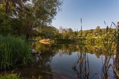 Göl Kurki Manastırı, Moldova ile manzara.