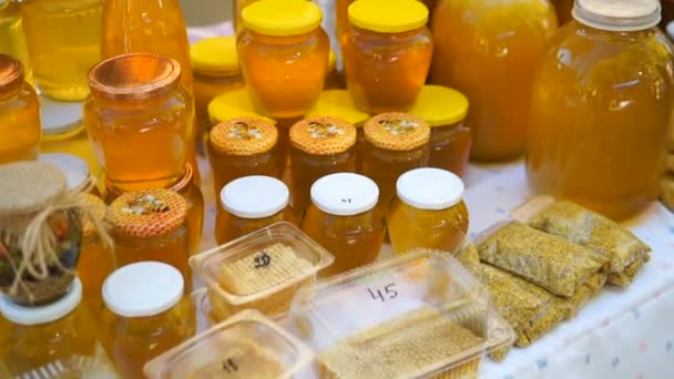 Hiver 市场日 充满健康的天然蜂蜜罐 — 图库视频影像