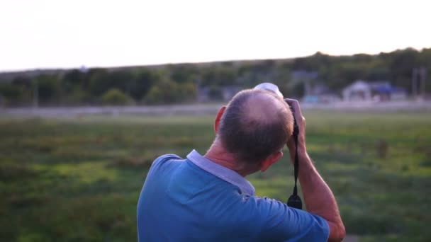 Fotografen Reser Och Tar Bilder Professionell Fotograf — Stockvideo