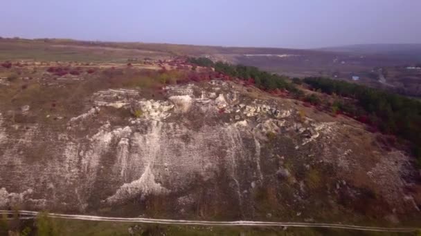 Luftaufnahme Flug Über Felsige Hügel Herbstlandschaft Moldawien — Stockvideo