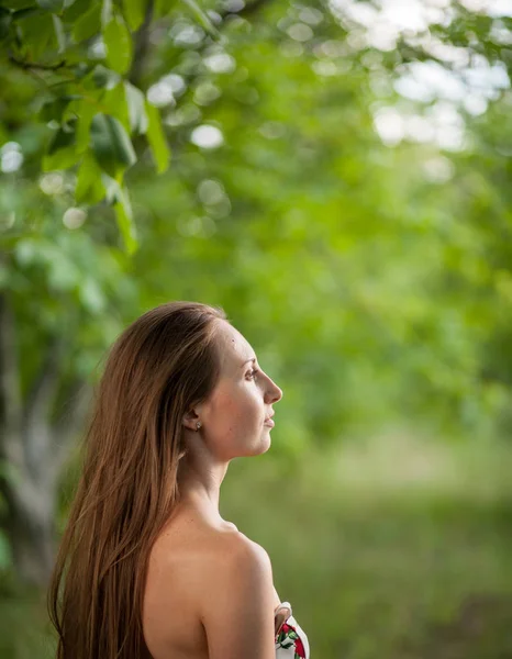 Hermosa Joven Vestido Verano Parque —  Fotos de Stock