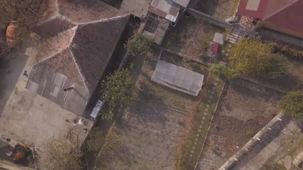 Fotoaparát letu nad malé vesnice. Podzimní krajina. Pohled shora. Moldavská republika. Evropa.