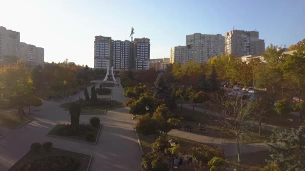 Paisaje Ciudad Parque Vista Aérea Día Otoño Moldavia Kishinev Octubre — Vídeos de Stock