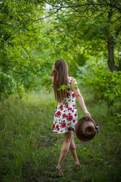 Mujer Yong Vestido Blanco Viajar Parque Mujer Asiática Viajero Caminar — Foto de Stock