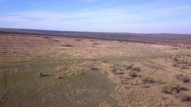 Sonbahar hill, renkli pitoresk benzersiz manzara bozkır üzerinde uçuş. Güzel sonbahar doğa.