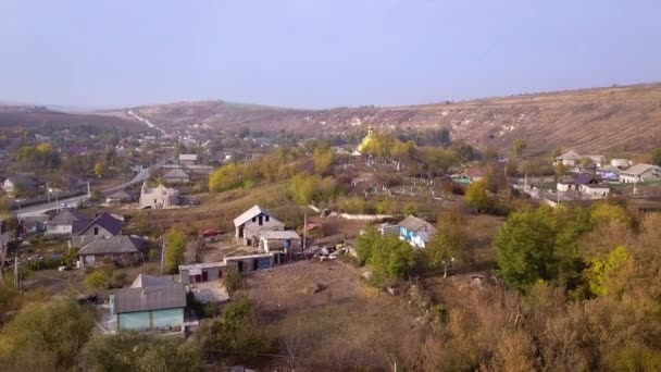 Vlucht Van Camera Kleine Dorp Herfst Landschap Moldavische Republiek Europa — Stockvideo