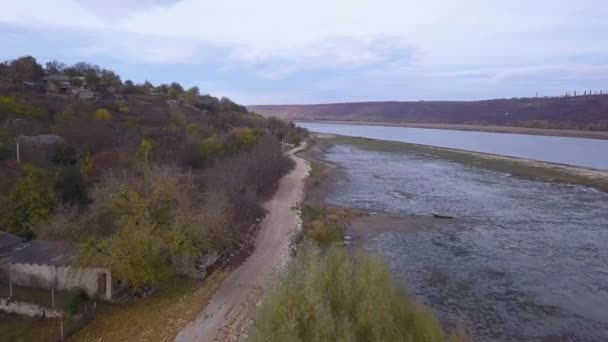 Πτήση Πάνω Από Χωριό Και River Flying Πάνω Από Χωριό — Αρχείο Βίντεο