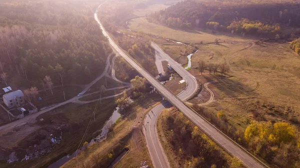 Vista Aérea Estrada Através Floresta Outono Filmagem — Fotografia de Stock