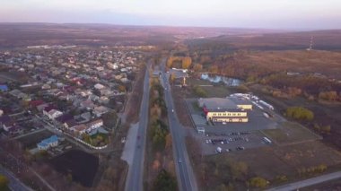4k hava. Arabalı banliyösü eşit karayolu üzerinde
