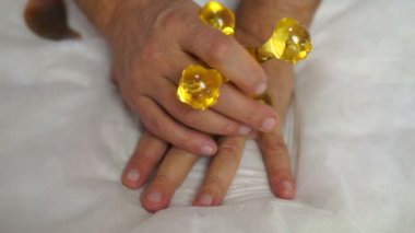 Kazıyıcı guaş masaj. Çin alternatif tıp