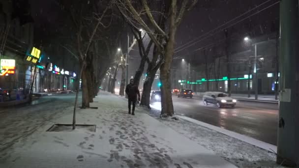 Kiszyniów Mołdawia Listopada 2018 Śnieg Nocy Miasto — Wideo stockowe