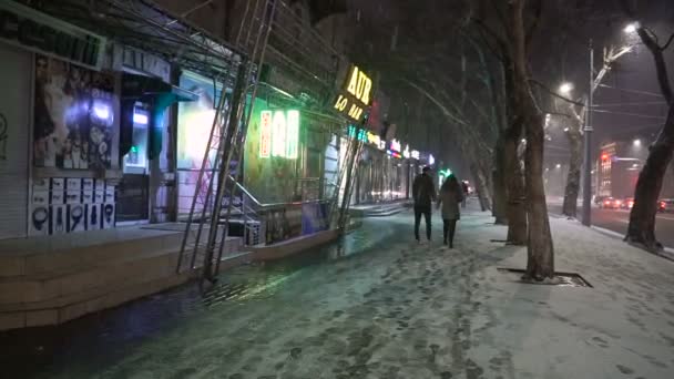 Kişinev Moldova Cumhuriyeti Kasım 2018 Gece Şehirde Kar — Stok video