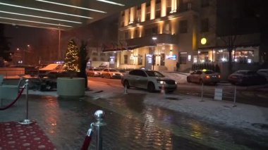 Kişinev, Moldova Cumhuriyeti, 29 Kasım 2018. Gece şehirde kar.