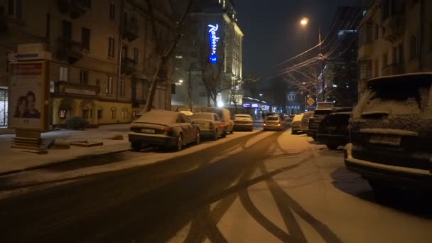 Kishinev República Moldova Noviembre 2018 Nieve Ciudad Nocturna — Vídeos de Stock