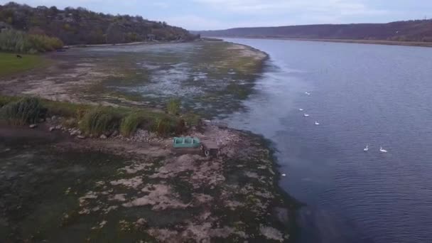 Volando Sobre Hermoso Río Otoño Pueblo República Moldavia Río Dniester — Vídeos de Stock