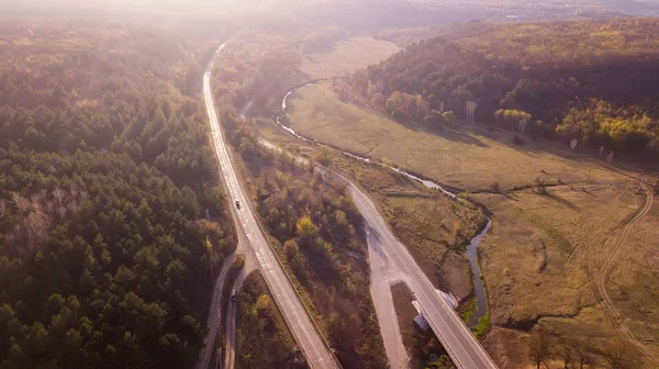 Vista Aérea Estrada Através Floresta Outono Filmagem — Fotografia de Stock