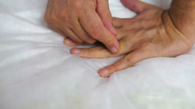 Kazıyıcı guaş masaj. Çin alternatif tıp