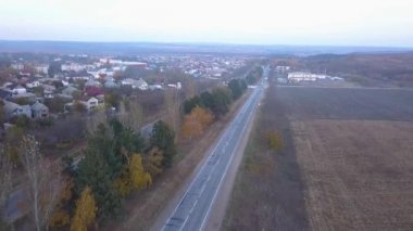 4k hava. Arabalı banliyösü eşit karayolu üzerinde