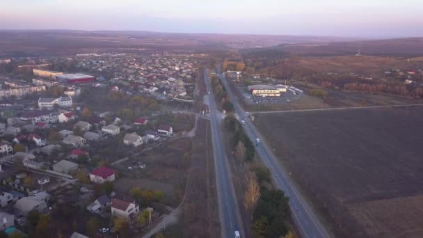 Antenowe Przedmieściach Równe Autostrady Samochodami — Wideo stockowe