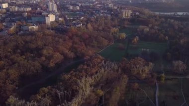 Sonbahar park şehrin üzerinde bir uçuş. Kişinev, Moldova.