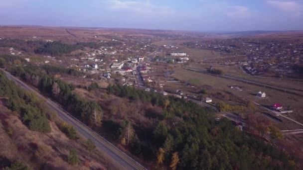 Flygfoto Flygning Över Motorvägen Fordon Daglig Trafik Bilar Väg Båda — Stockvideo