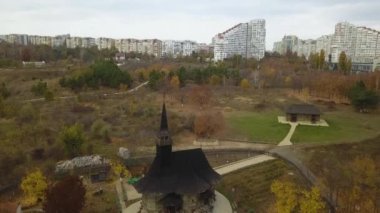 Eski ahşap kilise Kişinev city, Moldova Cumhuriyeti çevre üzerinde uçuş.