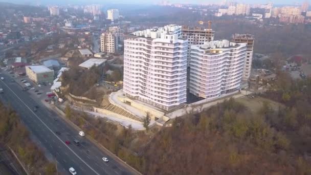 Vista Aérea Nuevos Edificios Calle Atardecer Kishinev Moldavia — Vídeo de stock